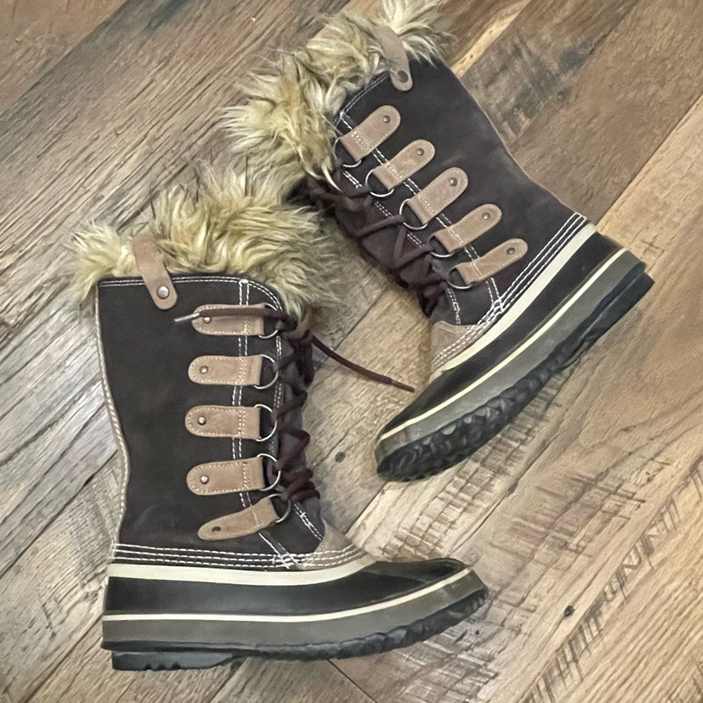 Sorel winter snow boots Wm 6